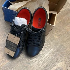 Anti slip work shoes